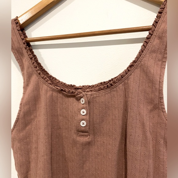 AMERICAN EAGLE cropped eyelet henley tank top - Picture 2 of 3